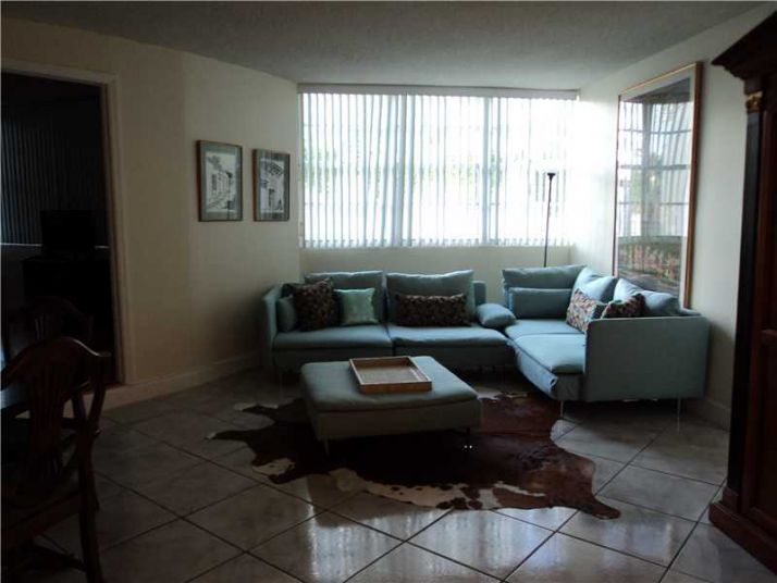 999 BRICKELL BAY DR # 1010, Miami, FL 33131