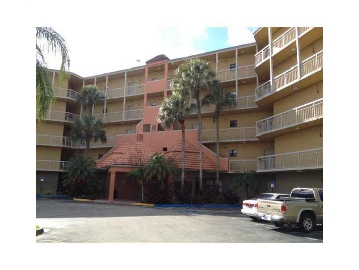 8290 LAKE DR # 324, Miami, FL 33166