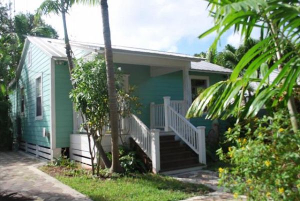 19572 Aztec St, Summerland Key, FL 33042
