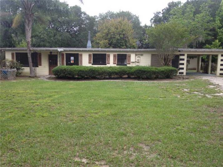 611 E Main St, Geneva, FL 32732