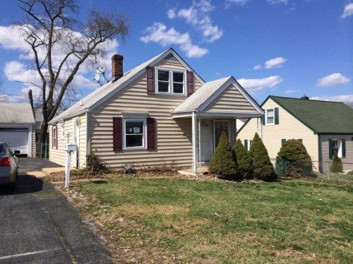 33 Bunting Ln, Aston, PA 19014