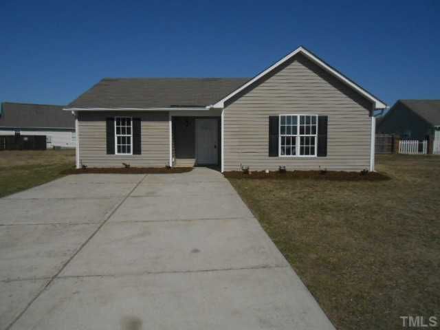 102 Reebe Cir, Selma, NC 27576