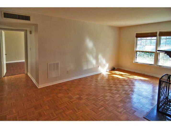 90 La Rue Place Nw, Atlanta, GA 30327