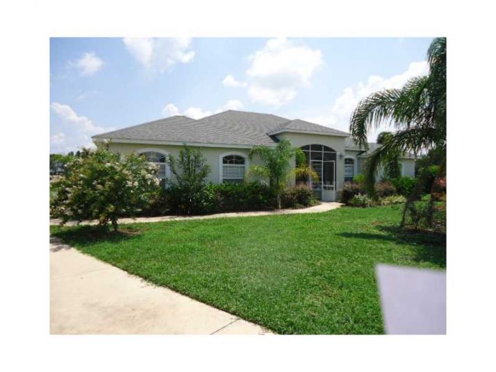 13601 Sand Bluff Ln, Grand Island, FL 32735