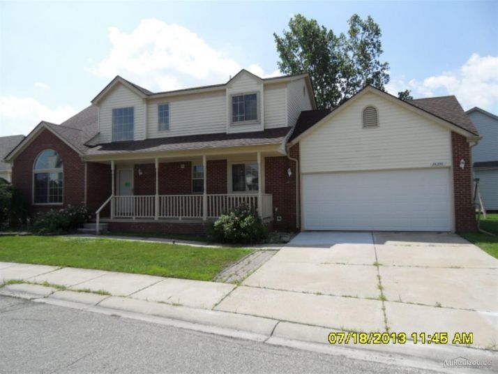 26250 Rosebriar Dr, New Baltimore, MI 48051