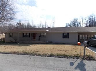 203 Foxfire Dr, Paragould, AR 72450