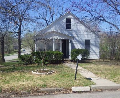 901 N 12th St, Leavenworth, KS 66048