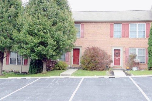 104 BATTENS CIRCLE, Leola, PA 17540
