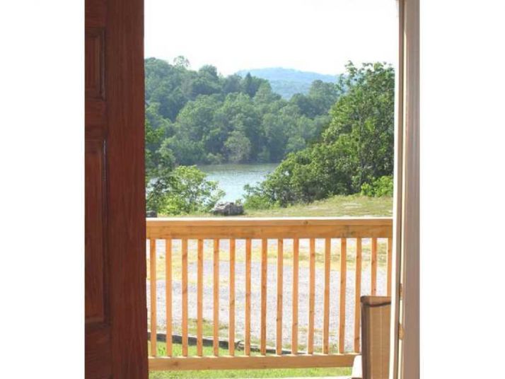 1 Bluewater Cir, Eureka Springs, AR 72631