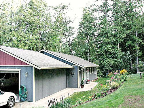 21 E Hippie Hill Rd, Belfair, WA 98528
