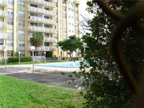 15600 NW 7 AV # 408, Miami, FL 33169
