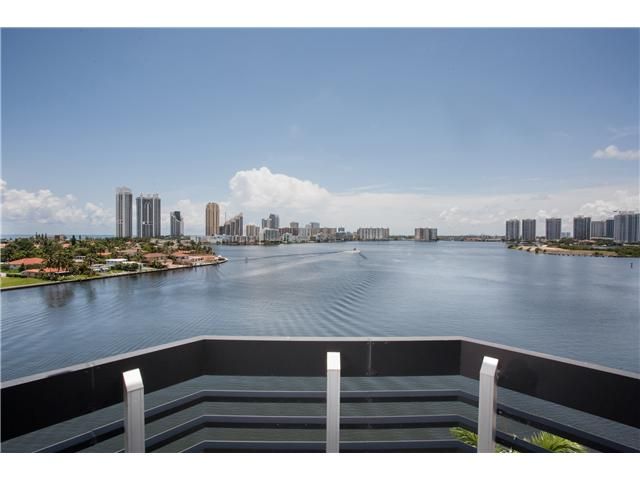 19101 NE 36 CT # 912, Miami, FL 33180