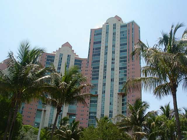 3370 HIDDEN BAY DR # 1008, Miami, FL 33180