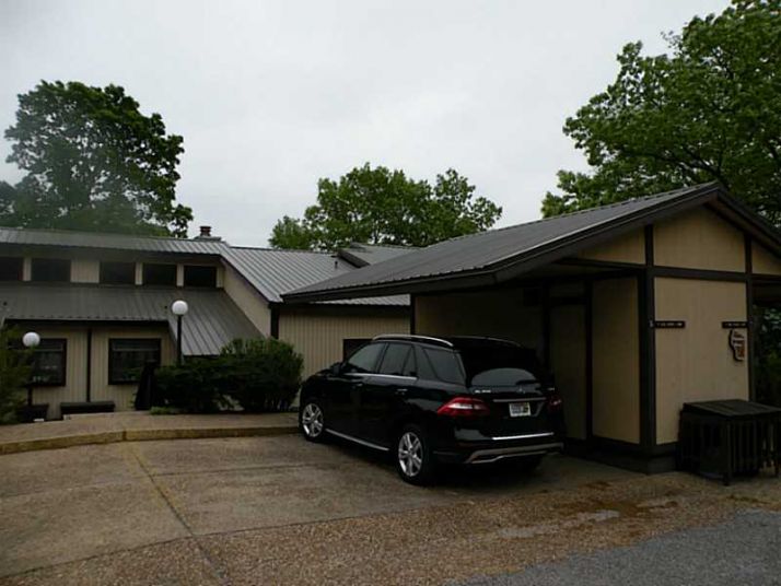 5 Oak Point Lane, Eureka Springs, AR 72631