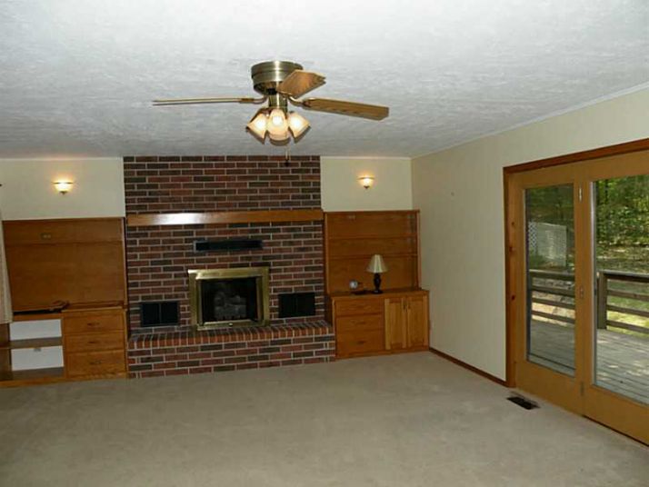 32 W. Thomas Circle, Eureka Springs, AR 72631