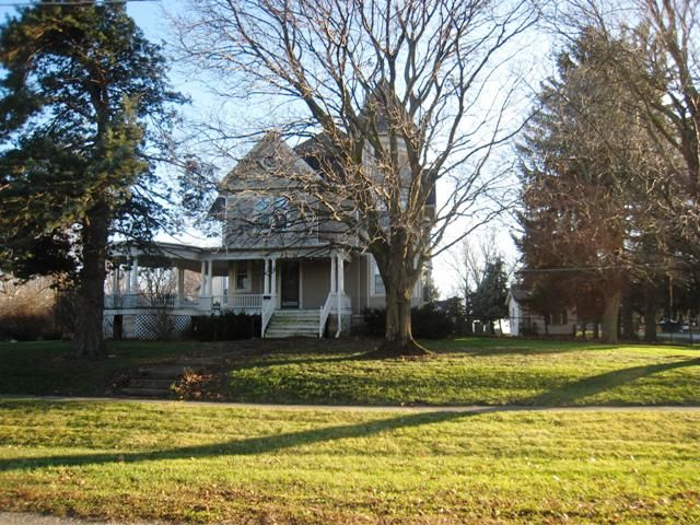 104 Division Street, Holcomb, IL 61043