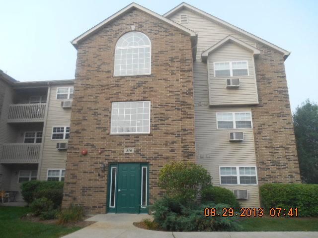 340 Cunat Blvd Apt 2g, Richmond, IL 60071