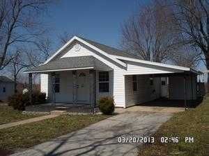 411 Walnut St, Iberia, MO 65486