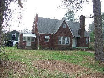 107 N 6th St, Aurora, NC 27806