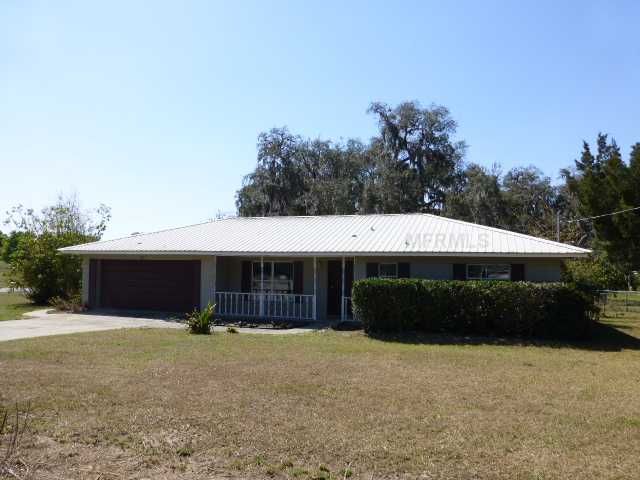 40449 Long Island Dr, Umatilla, FL 32784