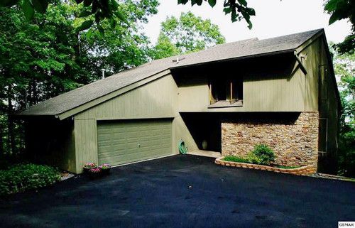 1215 Wiley Oakley Dr, Gatlinburg, TN 37738