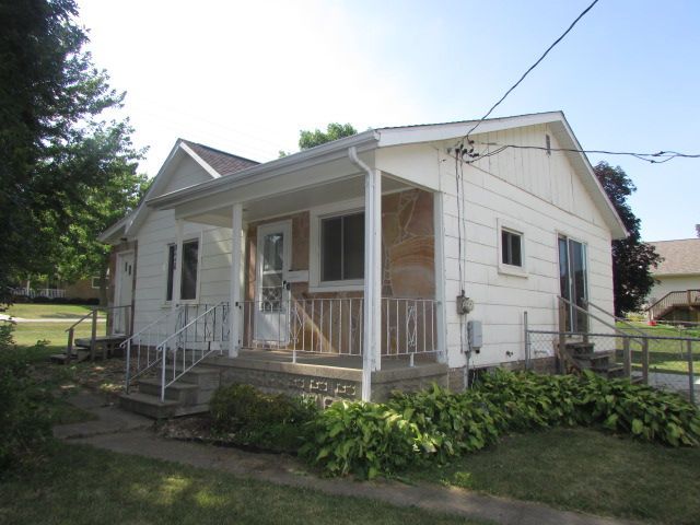 101 E Central St, Raymond, IA 50667