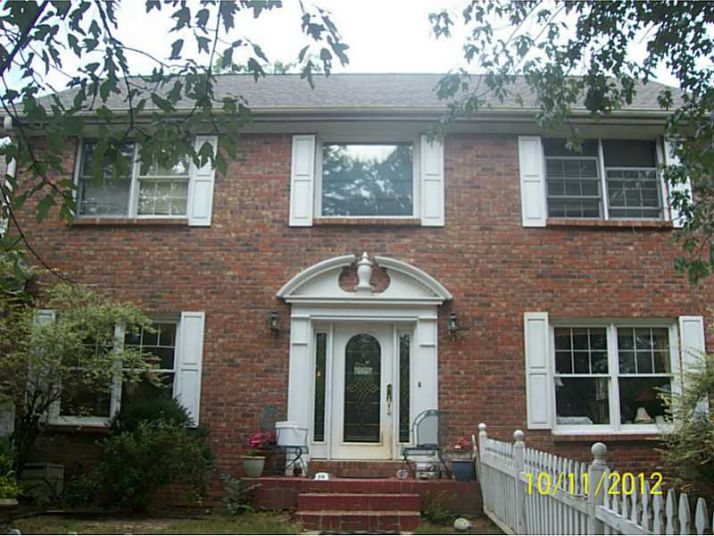 211 Cricket Walk Sw, Lilburn, GA 30047