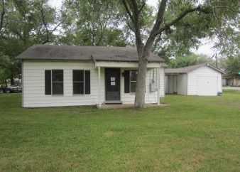 119 N 8th St, Beasley, TX 77417