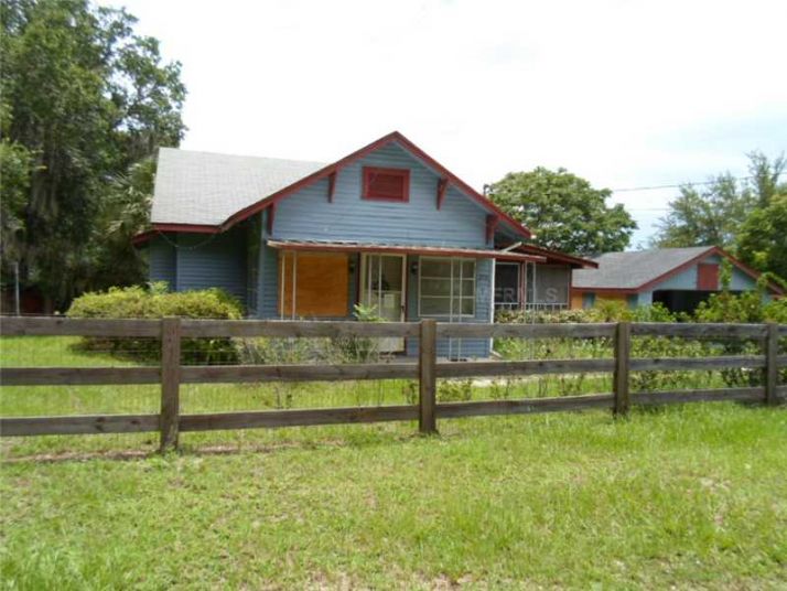 250 Hillside Ave, Umatilla, FL 32784