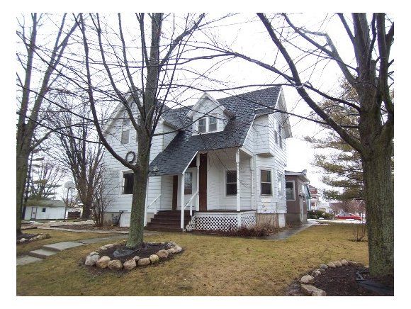 151 6th St, Hilbert, WI 54129
