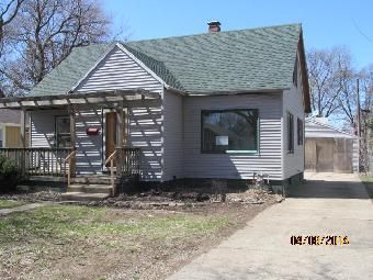 1525 S 5th St, Pekin, IL 61554