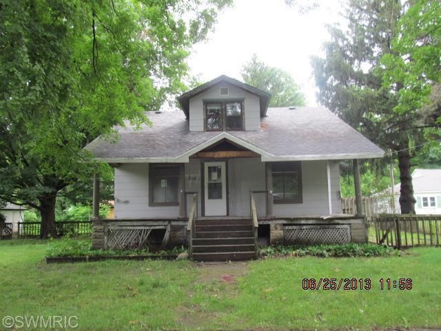 438 W James St, Lawrence, MI 49064