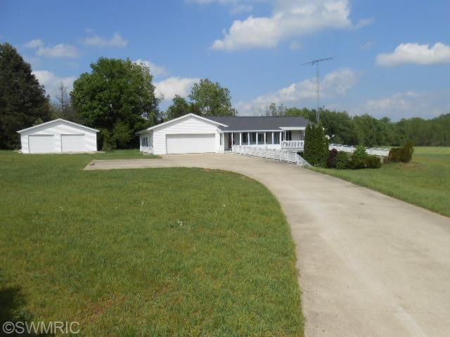 50121 County Road 673, Lawrence, MI 49064