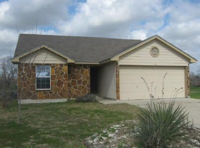 144 Talon Dr, Luling, TX 78648