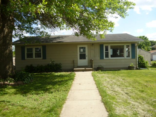 209 Adams Street, Hills, IA 52235