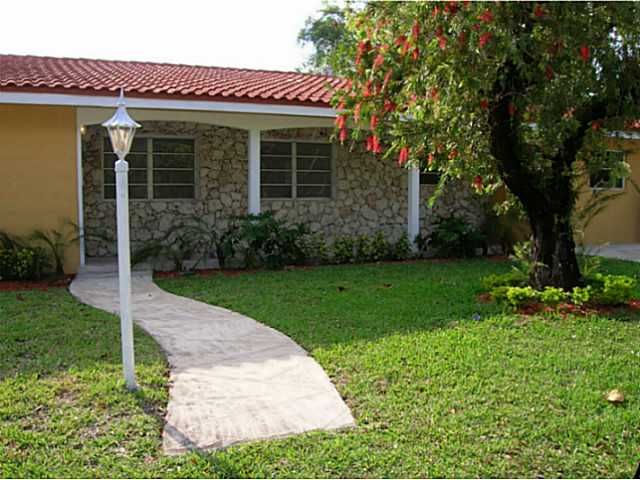 18500 NE 22 AV, Miami, FL 33180