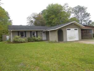 2309 Prince George Dr, Gautier, MS 39553