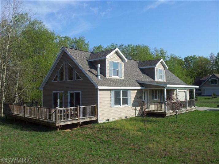 18844 Meadow Lark Rd, Thompsonville, MI 49683