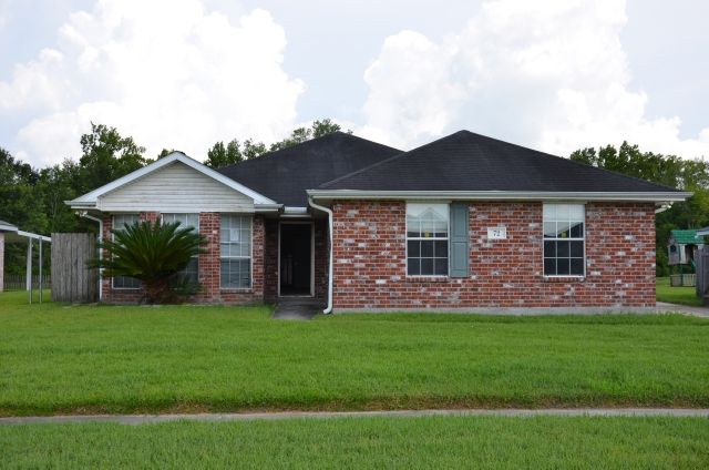 72 Moss Dr, La Place, LA 70068