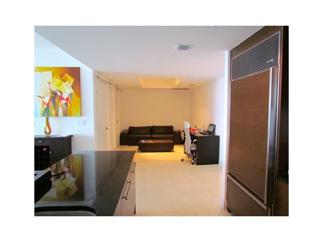465 BRICKELL AV # 3305, Miami, FL 33131