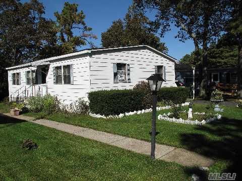 525 Riverleigh Ave Riverhead, NY 11901-3600, Riverhead, NY 11901