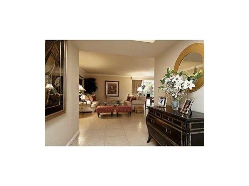 19355 TURNBERRY WY # 2E, Miami, FL 33180