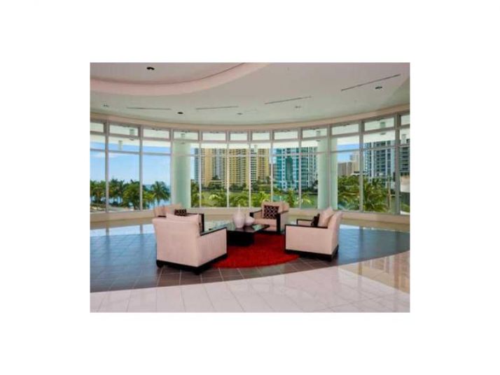 300 S BISCAYNE BLVD # 1605, Miami, FL 33131