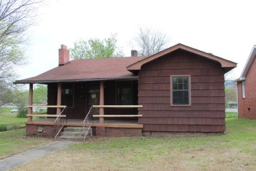 1227 Ohio Avenue, Etowah, TN 37331
