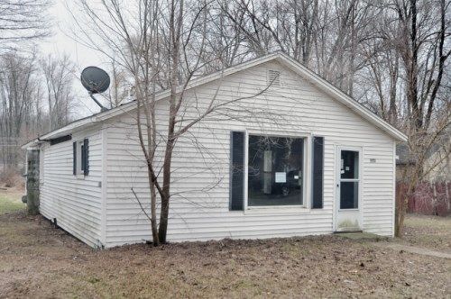 636 E St Joseph St, Paw Paw, MI 49079
