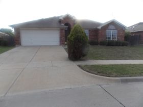 6904 Meadow Bend Dr, Arlington, TX 76002