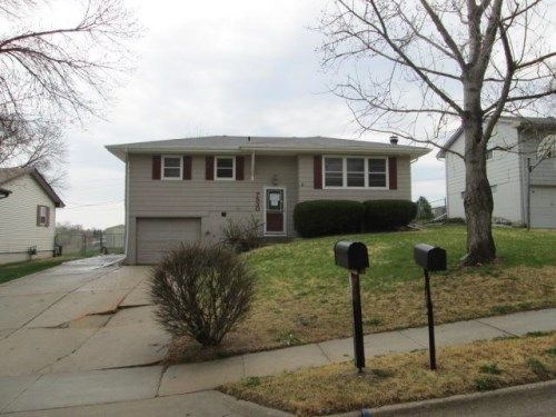 7530 Mary St, Omaha, NE 68122