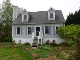 3520 Robinwest Dr, Pfafftown, NC 27040