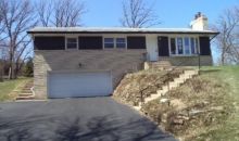 402 Hemlock Dr Burnsville, MN 55337