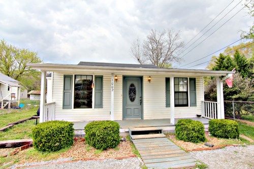 1002 Carolyn St, Tuscumbia, AL 35674